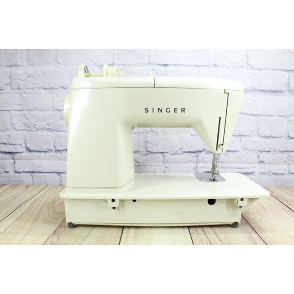 Vintage Singer Golden Touch & Sew Deluxe Zig Zag Model 750 Sewing Machine - Picture 4 of 8